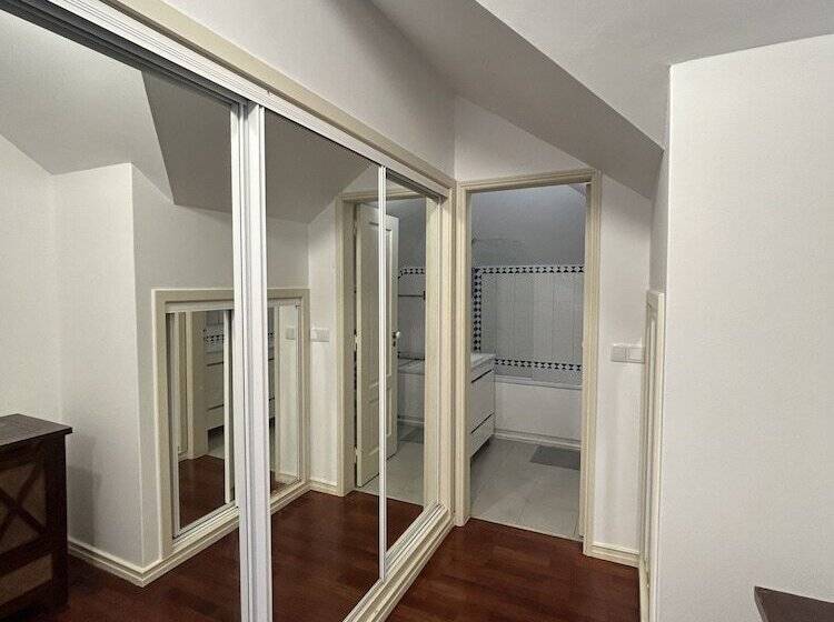 هاستل Impact Beach House