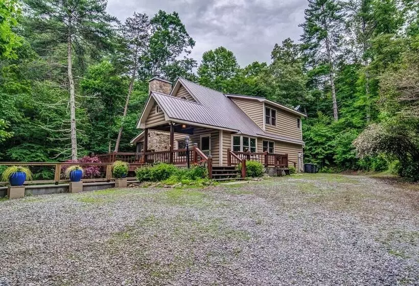 Bear Track Falls Retreat Mtn. Getaway!