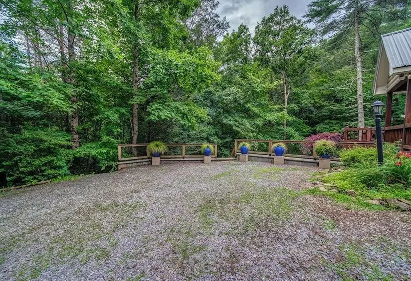 Bear Track Falls Retreat Mtn. Getaway!