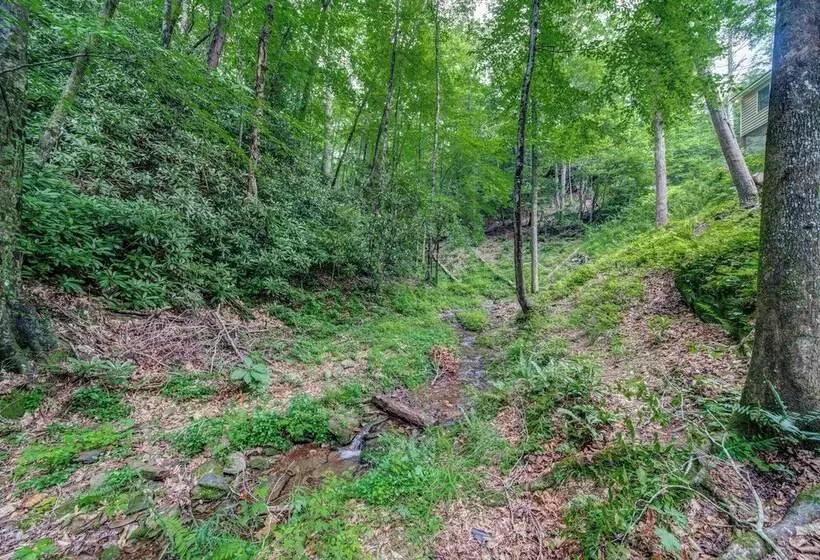 Bear Track Falls Retreat Mtn. Getaway!