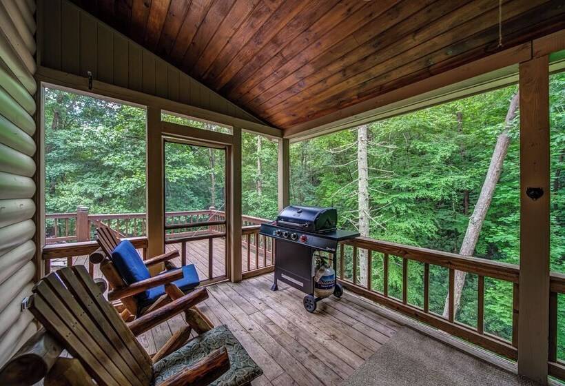 Bear Track Falls Retreat Mtn. Getaway!