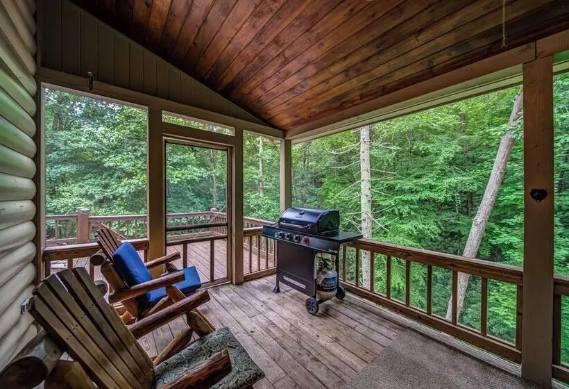 Bear Track Falls Retreat Mtn. Getaway!