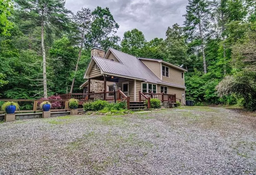 Bear Track Falls Retreat Mtn. Getaway!