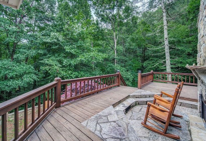 Bear Track Falls Retreat Mtn. Getaway!