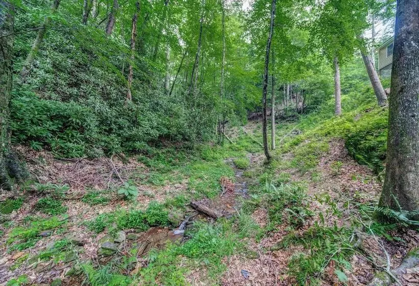 Bear Track Falls Retreat Mtn. Getaway!