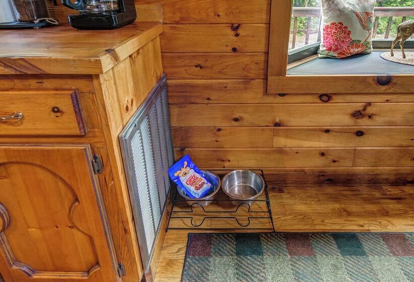 Bear Track Falls Retreat Mtn. Getaway!