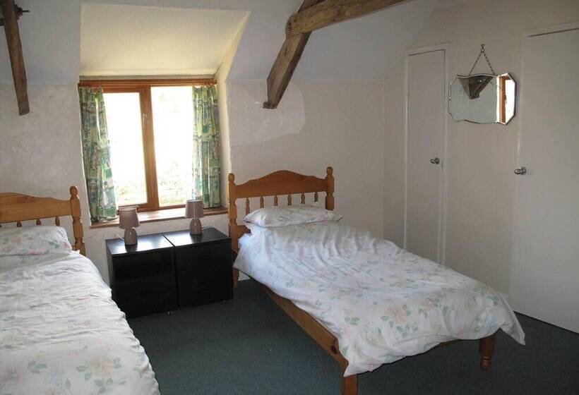 Beautiful Large Rural Cottage Near Pencader