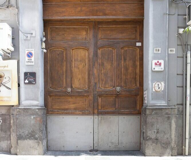 تختخواب و صبحانه La Chambre Duomo