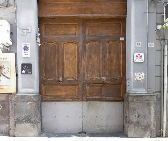 تختخواب و صبحانه La Chambre Duomo