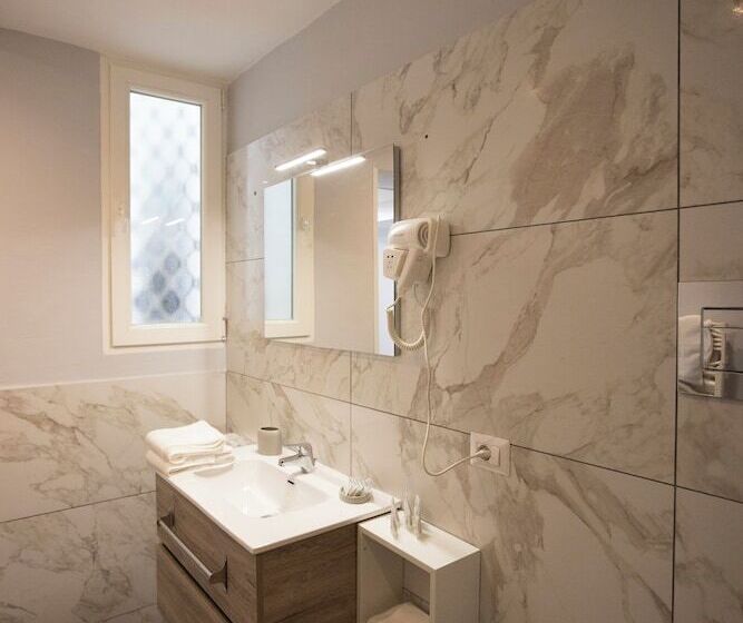 تختخواب و صبحانه La Chambre Duomo