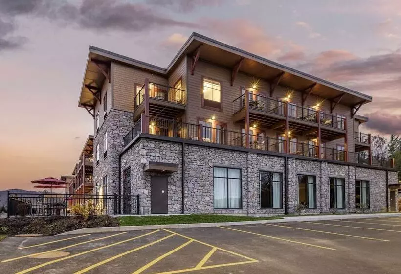 Cambria Hotel Lake Placid   Lakeside Resort