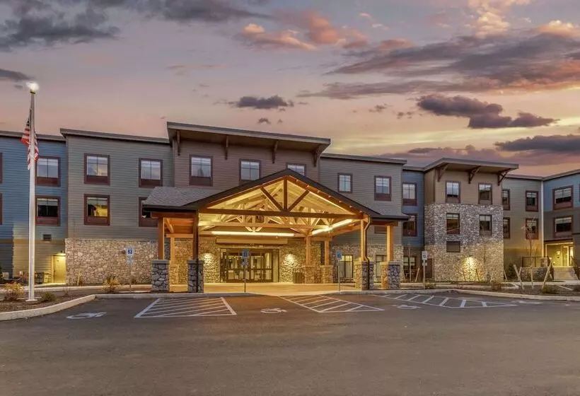 Cambria Hotel Lake Placid   Lakeside Resort