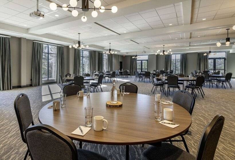 Cambria Hotel Lake Placid   Lakeside Resort