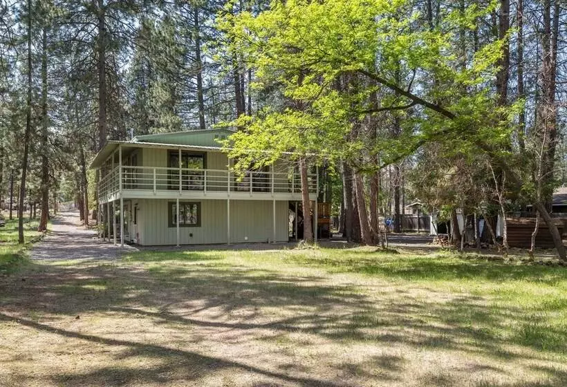 Deschutes Riverwoods Retreat