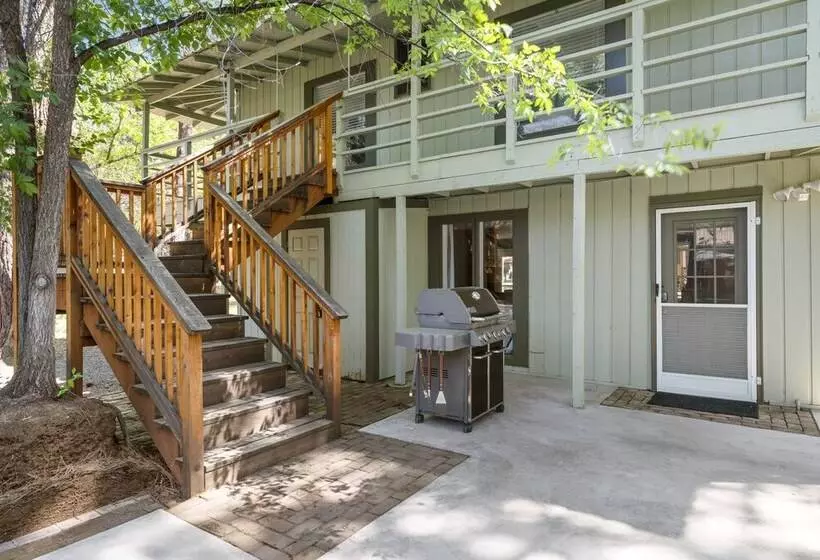 Deschutes Riverwoods Retreat