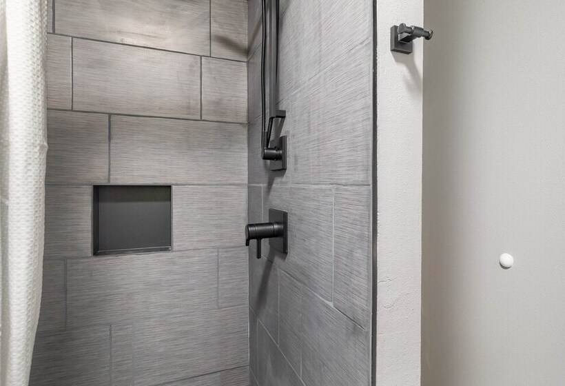 Deschutes Riverwoods Retreat