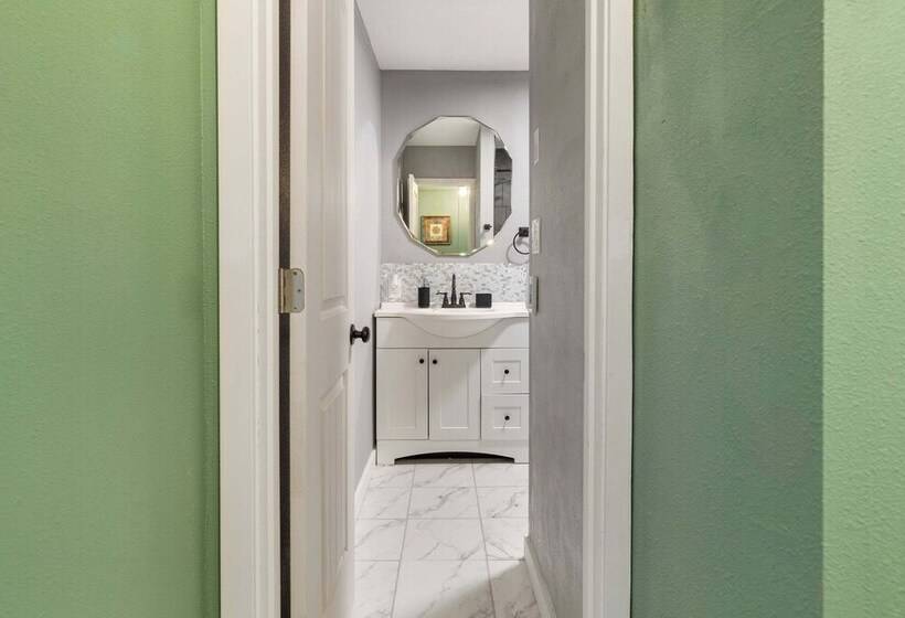 Deschutes Riverwoods Retreat