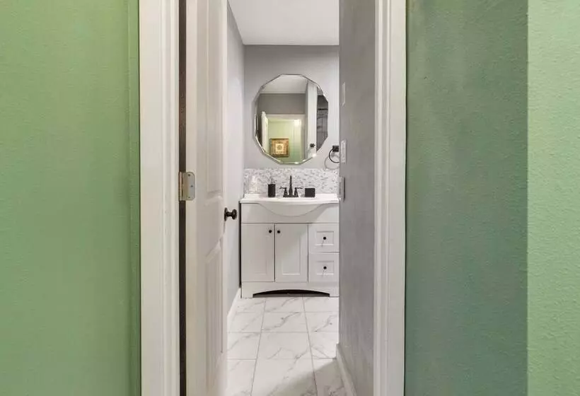 Deschutes Riverwoods Retreat