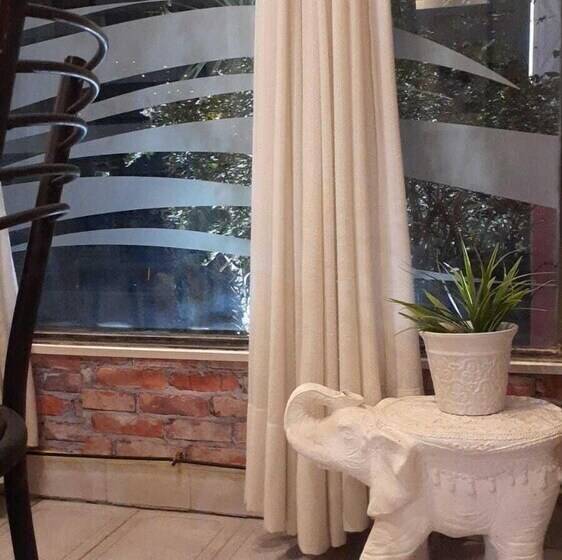 בית מלון כפרי C. 16 62