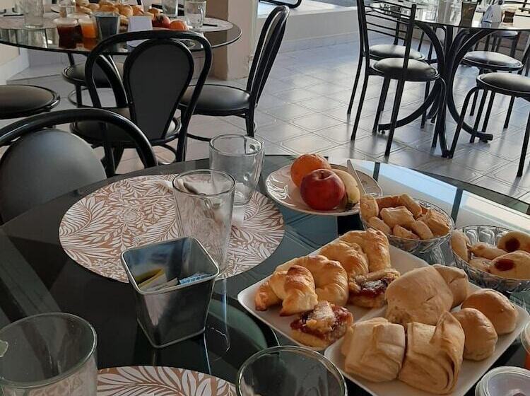 בית מלון כפרי C. 16 62