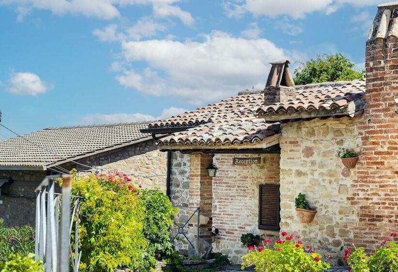 Отель Castello Di Cisterna Umbria