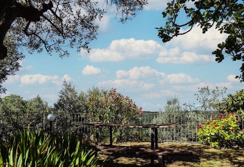 Отель Castello Di Cisterna Umbria