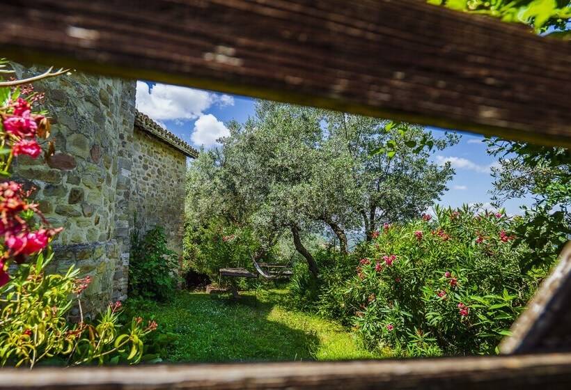 Отель Castello Di Cisterna Umbria