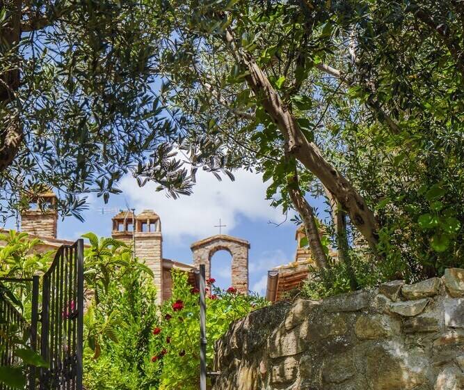 Отель Castello Di Cisterna Umbria