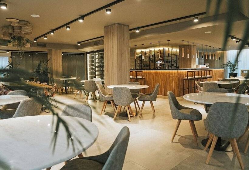 Hotel Howard Johnson Plaza La Ribera