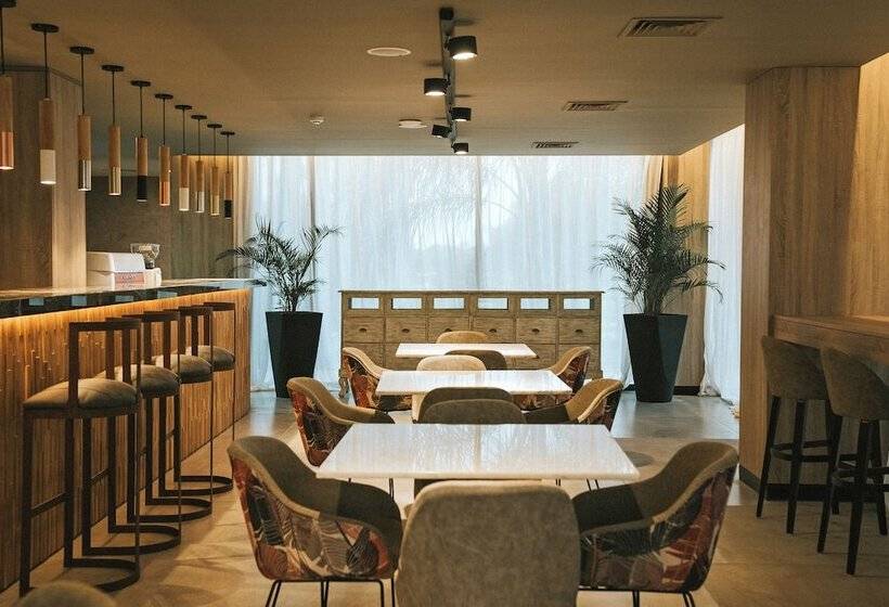 Hotel Howard Johnson Plaza La Ribera