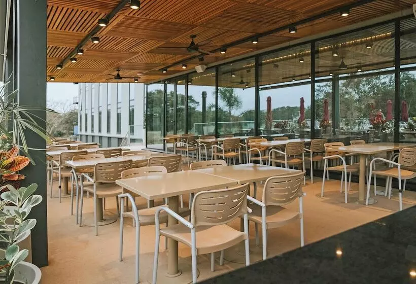 Hotelli Howard Johnson Plaza La Ribera