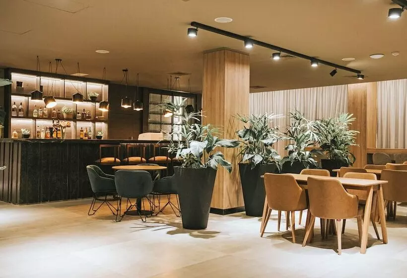 Hotelli Howard Johnson Plaza La Ribera