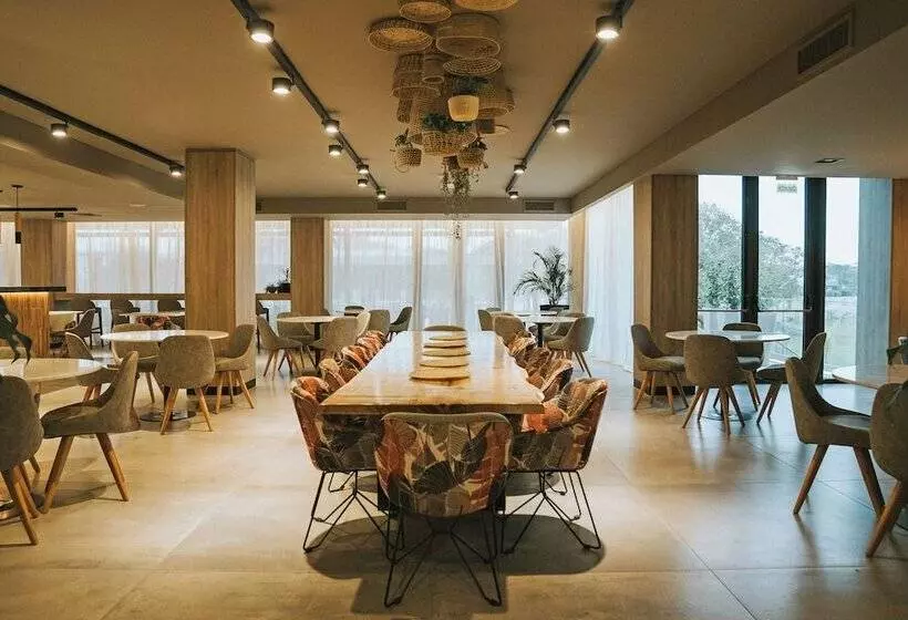 Hotelli Howard Johnson Plaza La Ribera