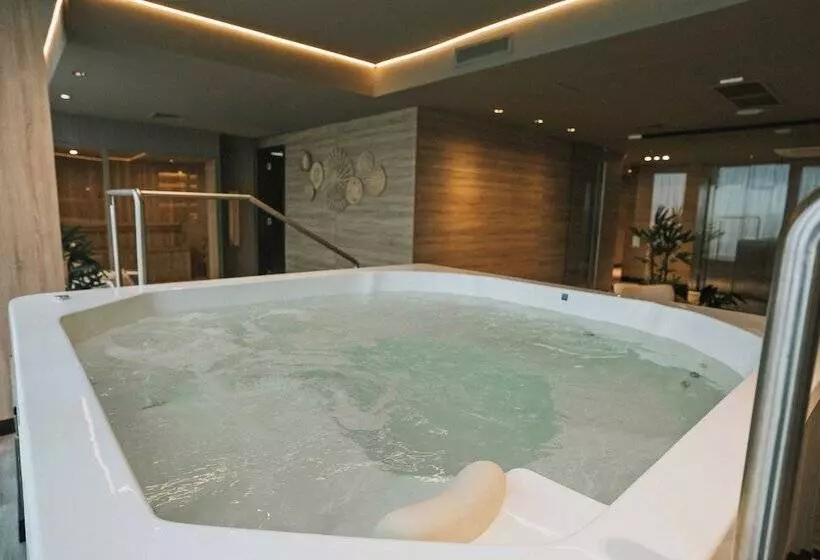 Hotelli Howard Johnson Plaza La Ribera