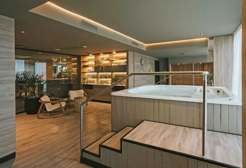 Hotelli Howard Johnson Plaza La Ribera