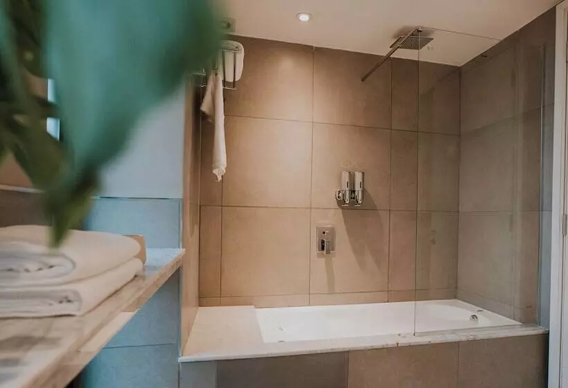 Hotelli Howard Johnson Plaza La Ribera