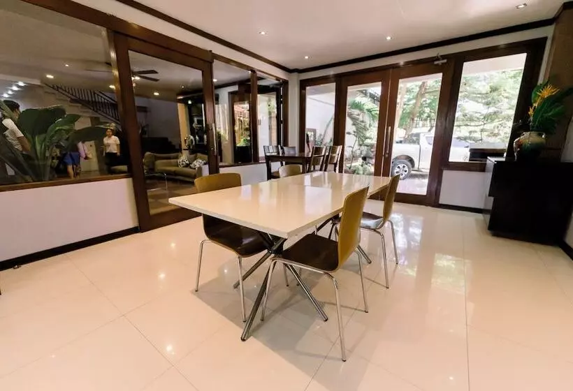 هتل Madonna Hometel And Suites