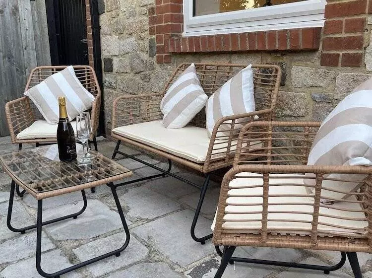 Hotelli The Lodge Hideaway   Studio Style, Simple Luxury