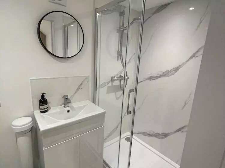 Hotelli The Lodge Hideaway   Studio Style, Simple Luxury