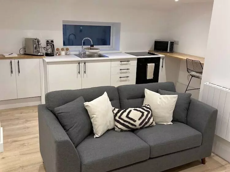 Hotelli The Lodge Hideaway   Studio Style, Simple Luxury