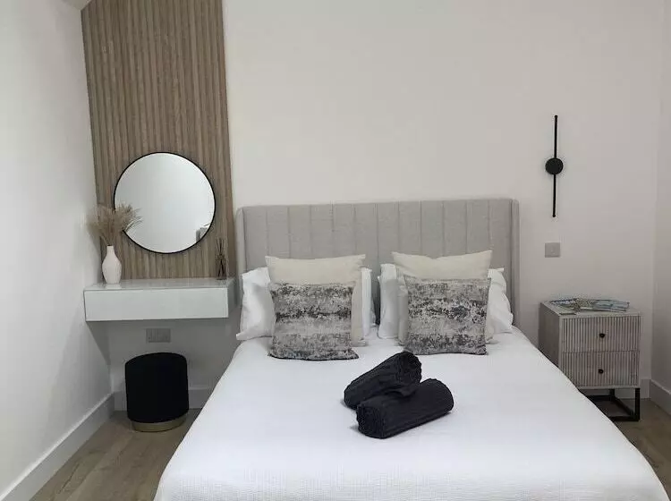 Hotelli The Lodge Hideaway   Studio Style, Simple Luxury