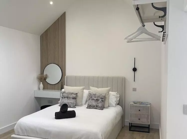 Hotelli The Lodge Hideaway   Studio Style, Simple Luxury