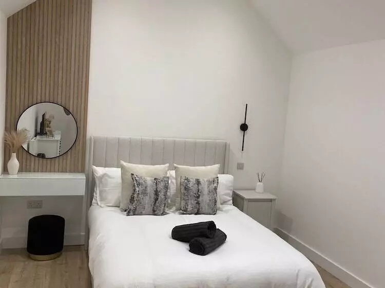 Hotelli The Lodge Hideaway   Studio Style, Simple Luxury