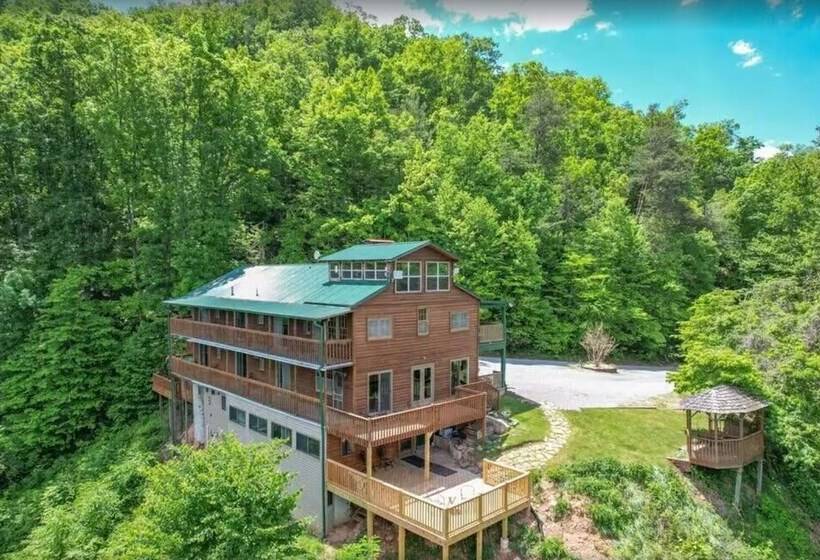 Little Greenbriar Lodge