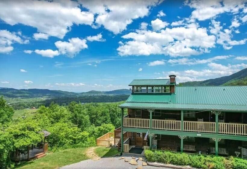 Little Greenbriar Lodge