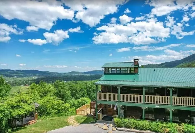 Little Greenbriar Lodge