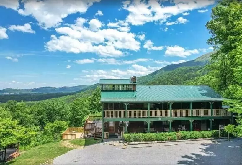 Little Greenbriar Lodge