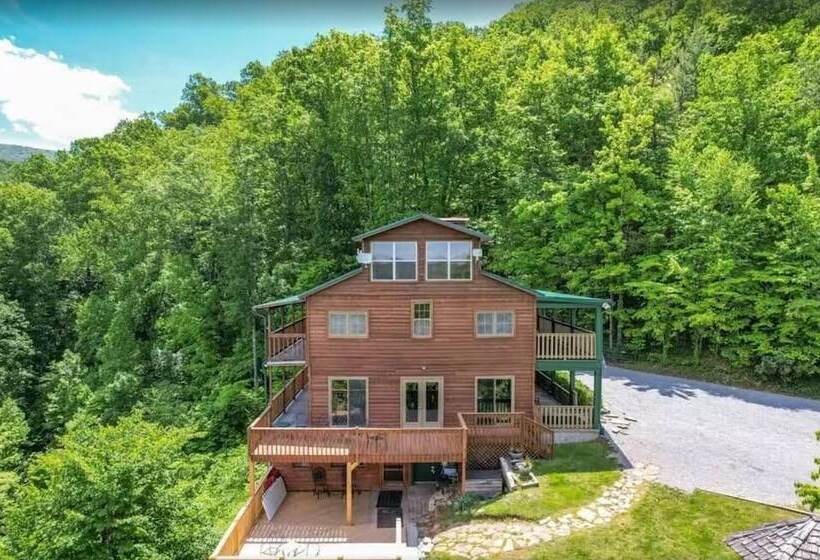 Little Greenbriar Lodge