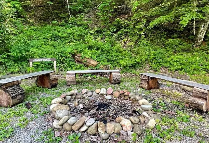 Little Greenbriar Lodge