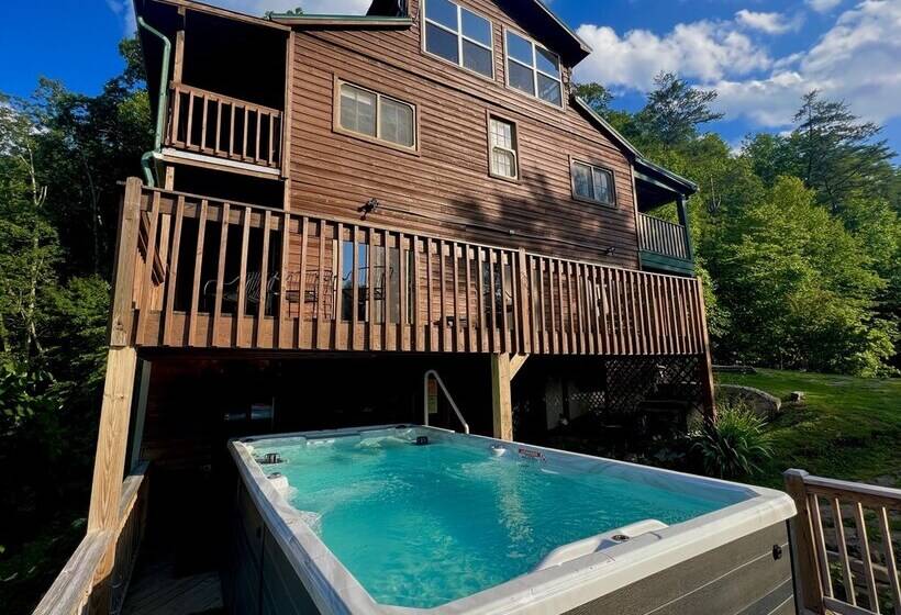 Little Greenbriar Lodge